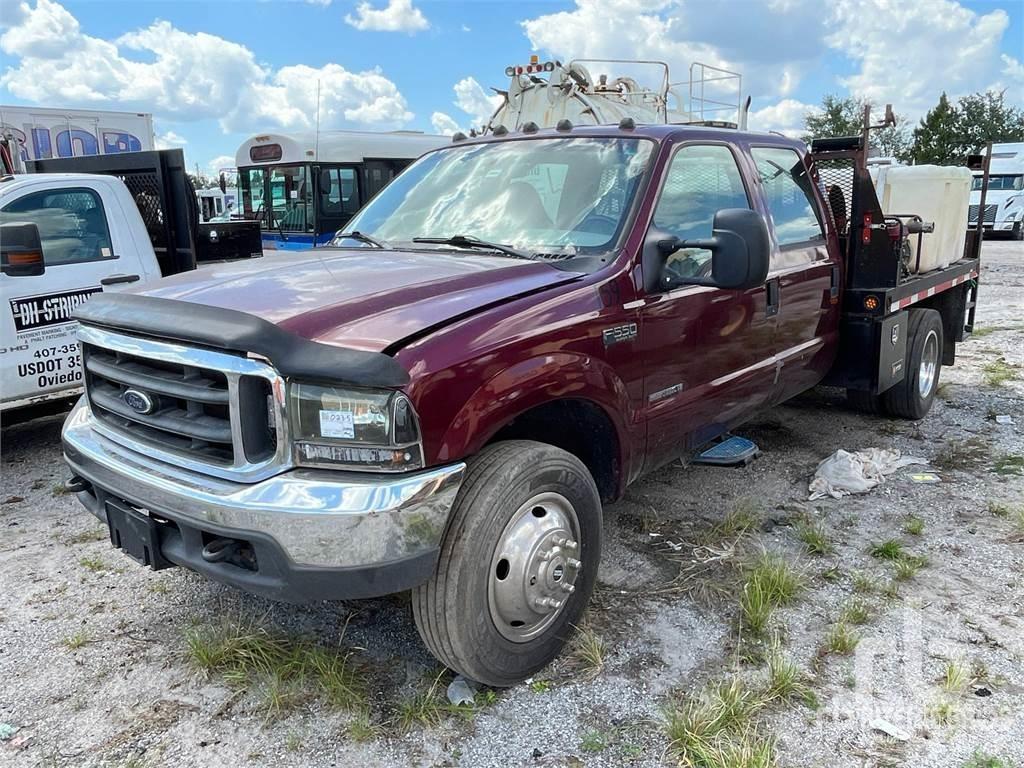 Ford F-550 平板栏板货车