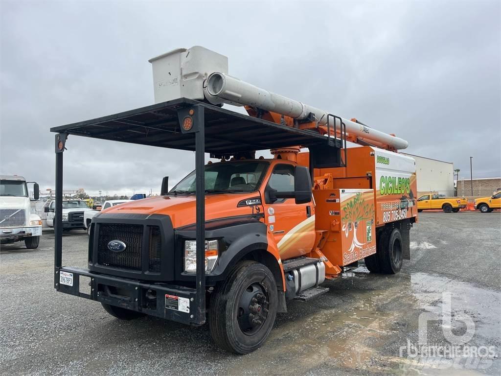 Ford F-750 拖拉移动式高空作业平台
