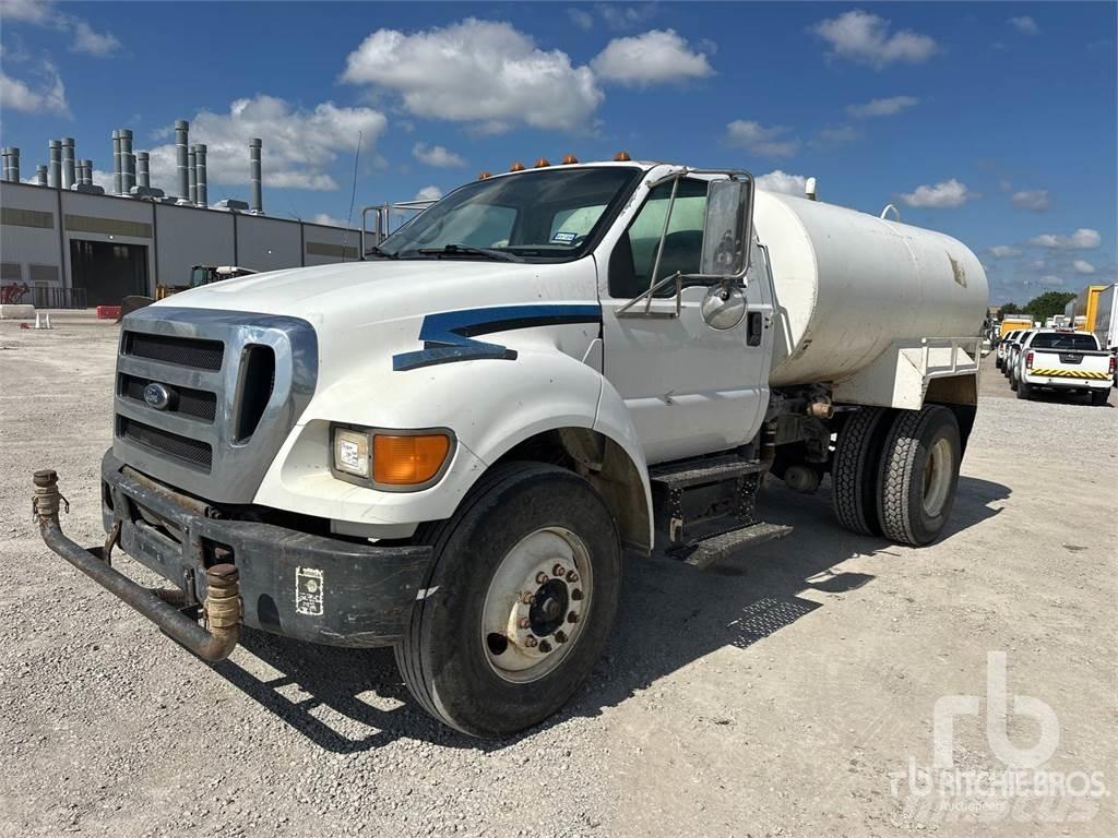Ford F-750 水罐车