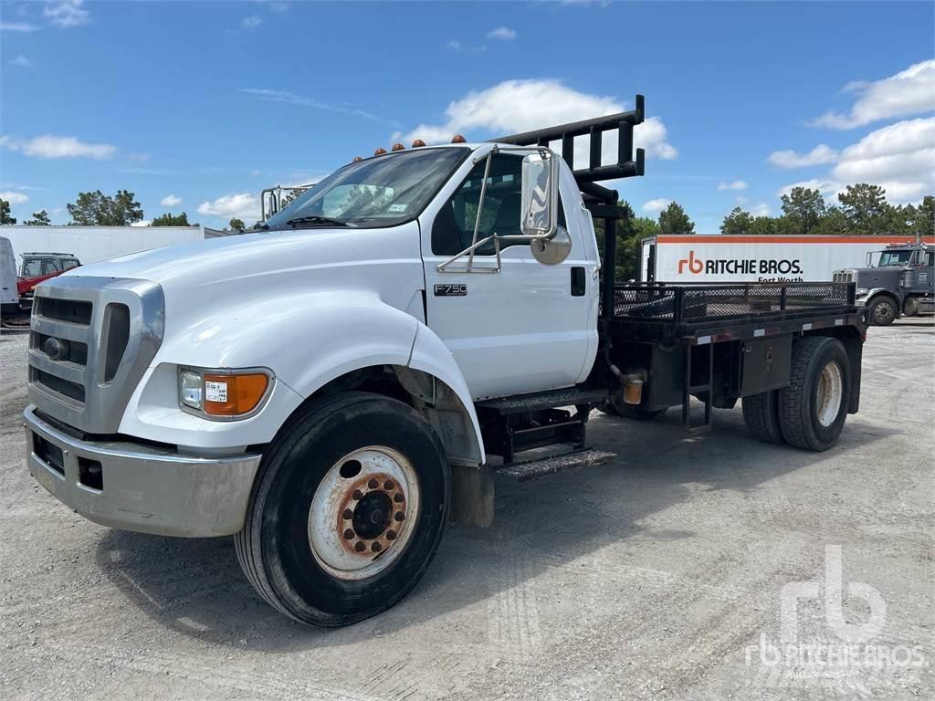 Ford F-750 平板栏板货车