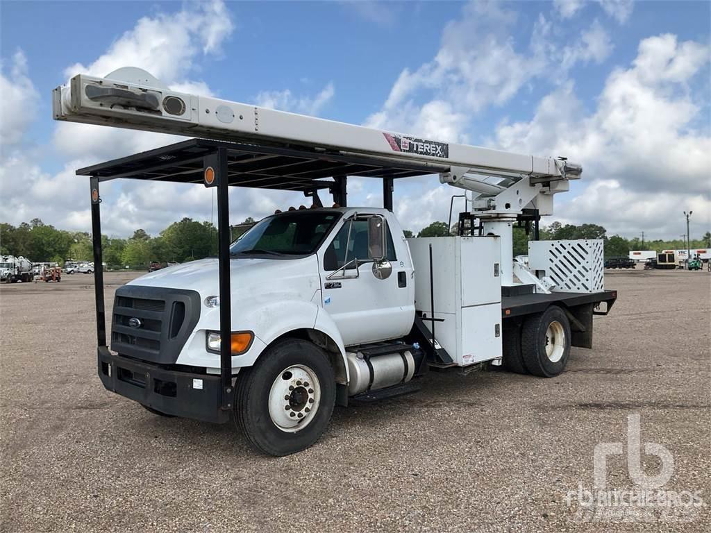 Ford F-750 拖拉移动式高空作业平台