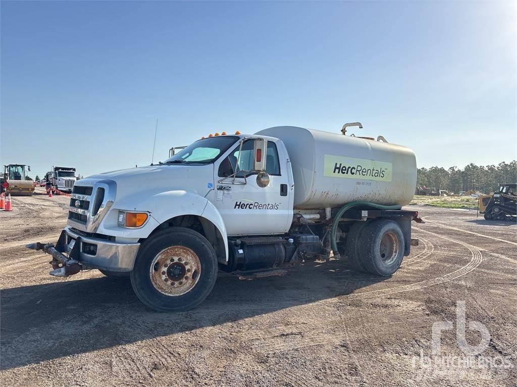 Ford F-750 水罐车