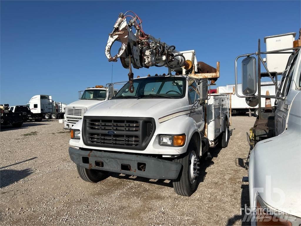 Ford F-750 钻机车