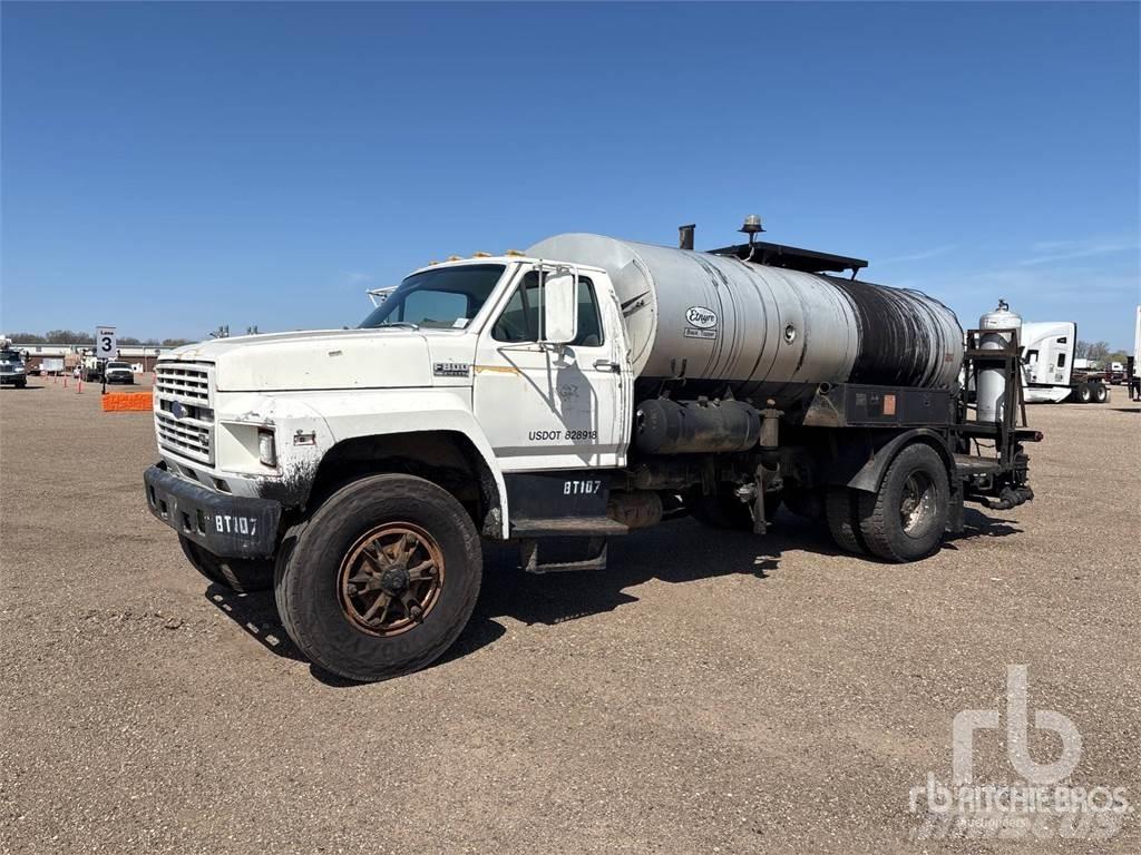 Ford F800 沥青喷洒机