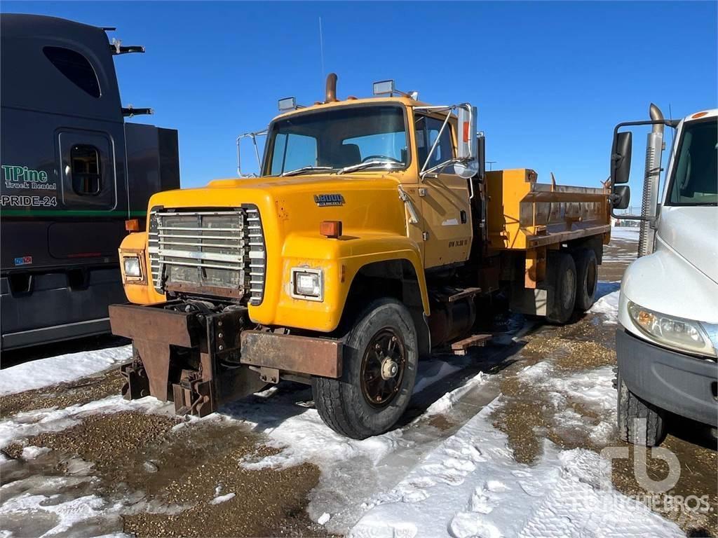 Ford L8000 自卸式货车