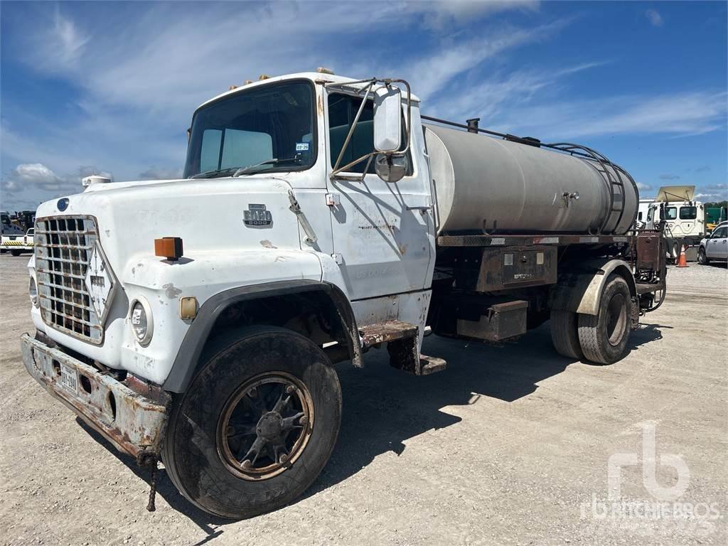 Ford LN8000 沥青喷洒机
