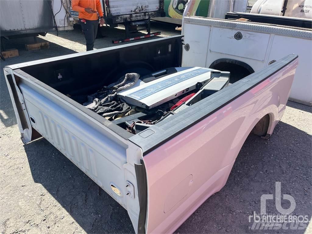 Ford Pickup 驾驶室与内部