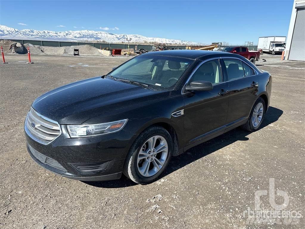 Ford TAURUS 汽车