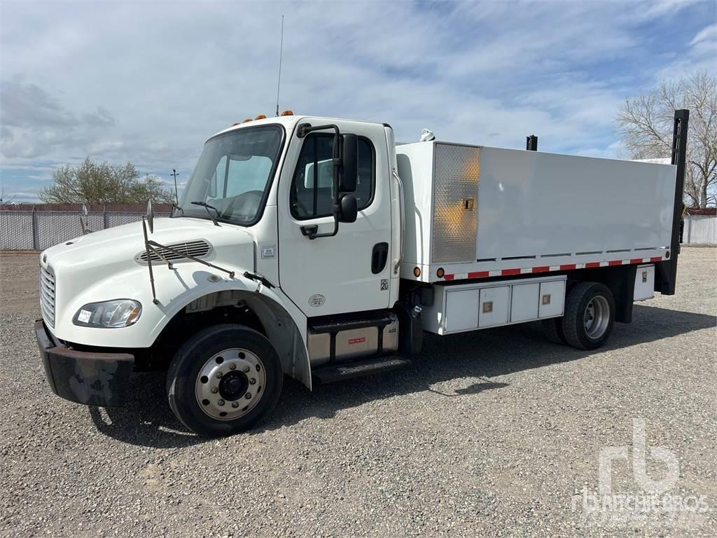 Freightliner M2 平板栏板货车