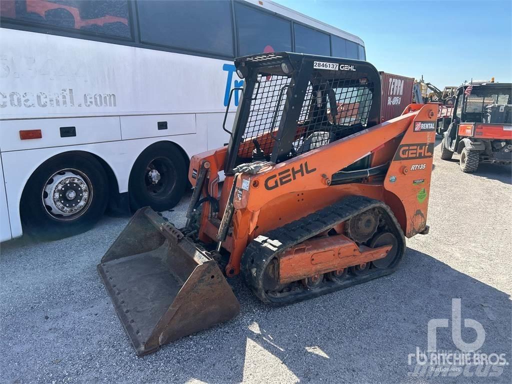 Gehl RT135 滑移装载机