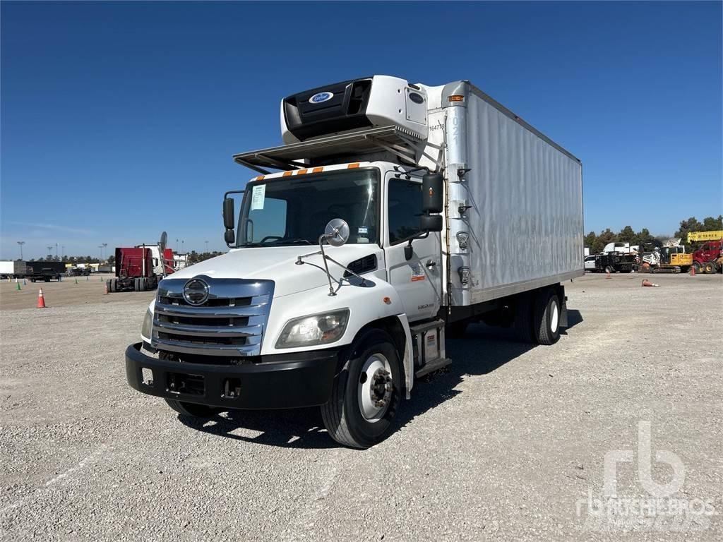 Hino 268 冷藏面包车