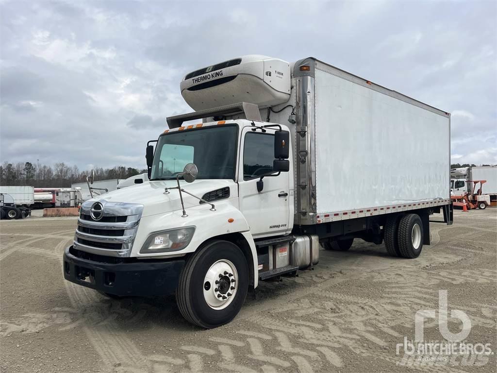 Hino 268 冷藏面包车