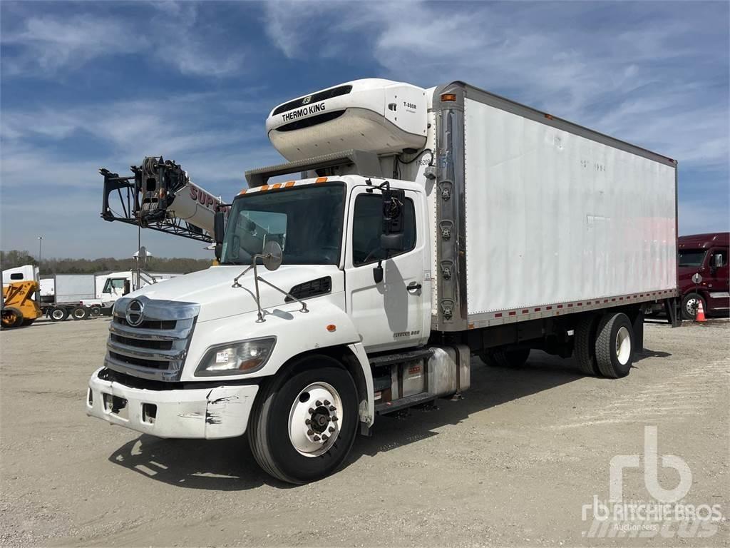Hino 268 冷藏面包车