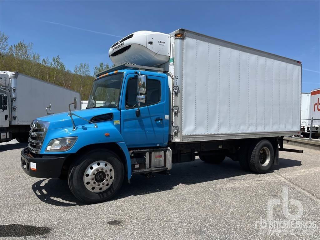 Hino 268 冷藏面包车