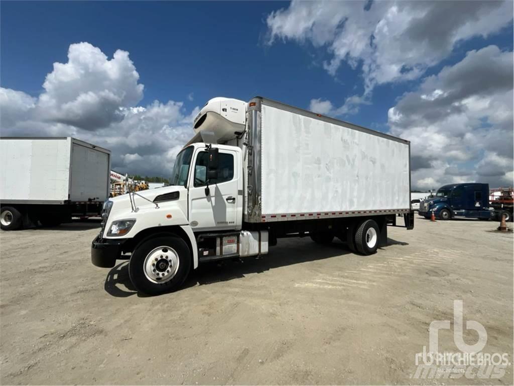 Hino 268 冷藏面包车