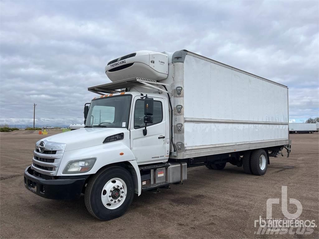 Hino 268 冷藏面包车