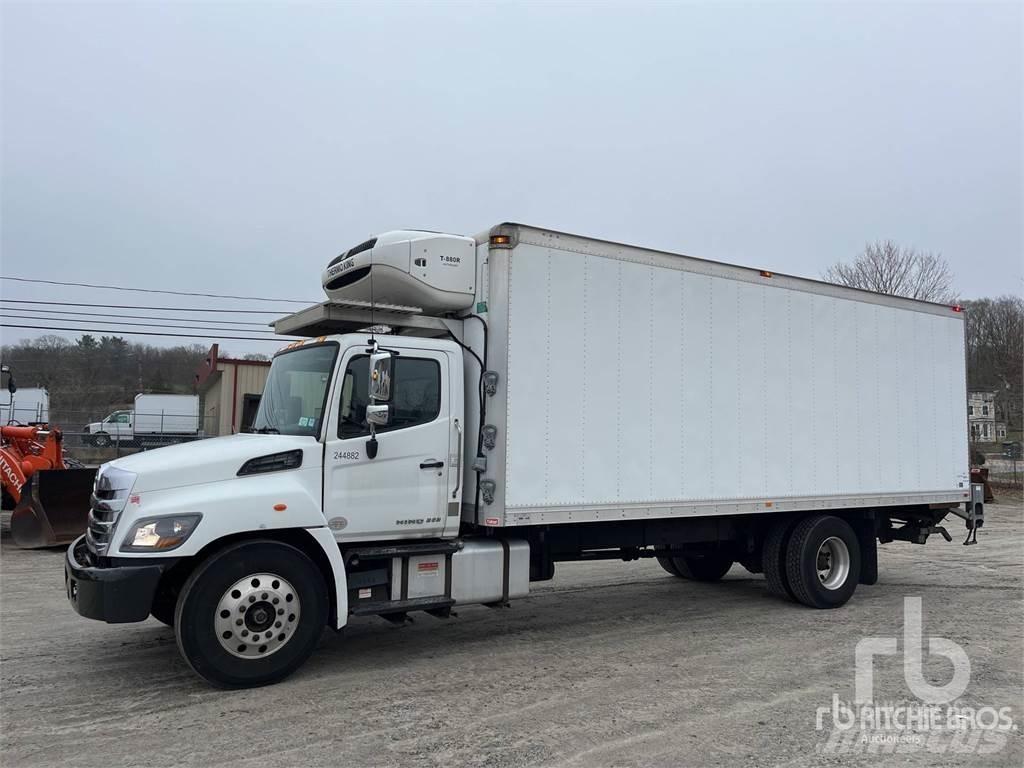 Hino 268 冷藏面包车