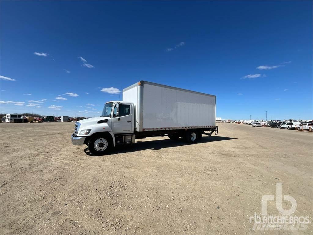 Hino 268 大型面包车