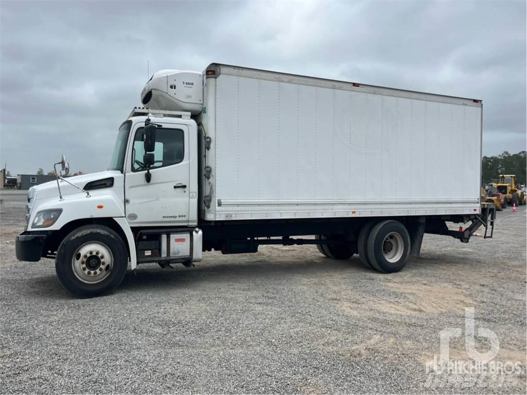 Hino 268 冷藏面包车