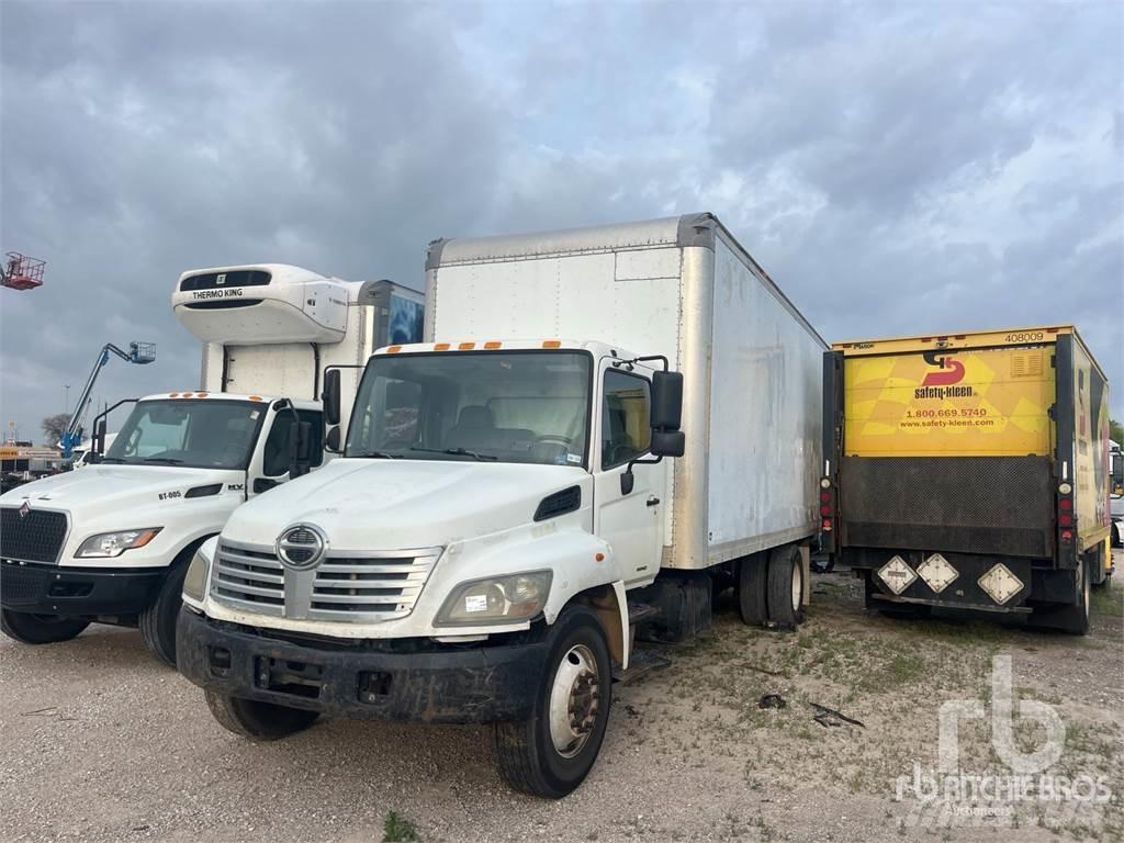 Hino 268 大型面包车