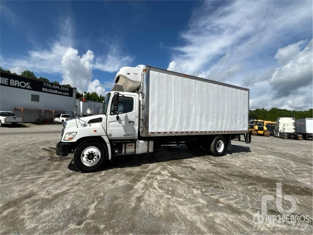 Hino 268 冷藏面包车