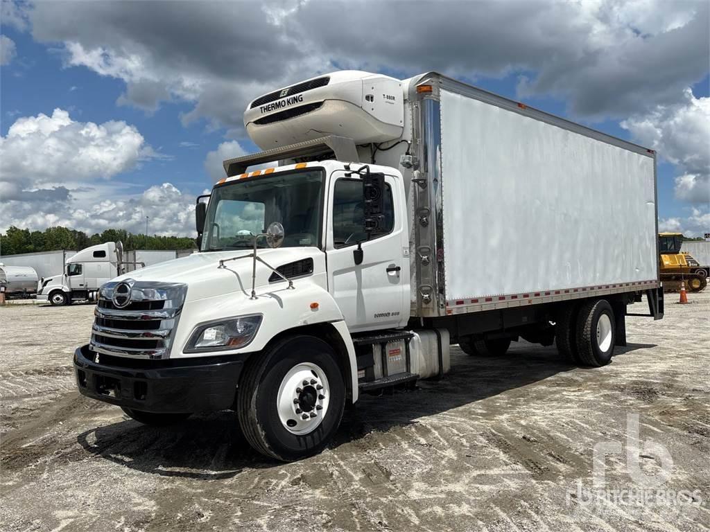 Hino 268 冷藏面包车