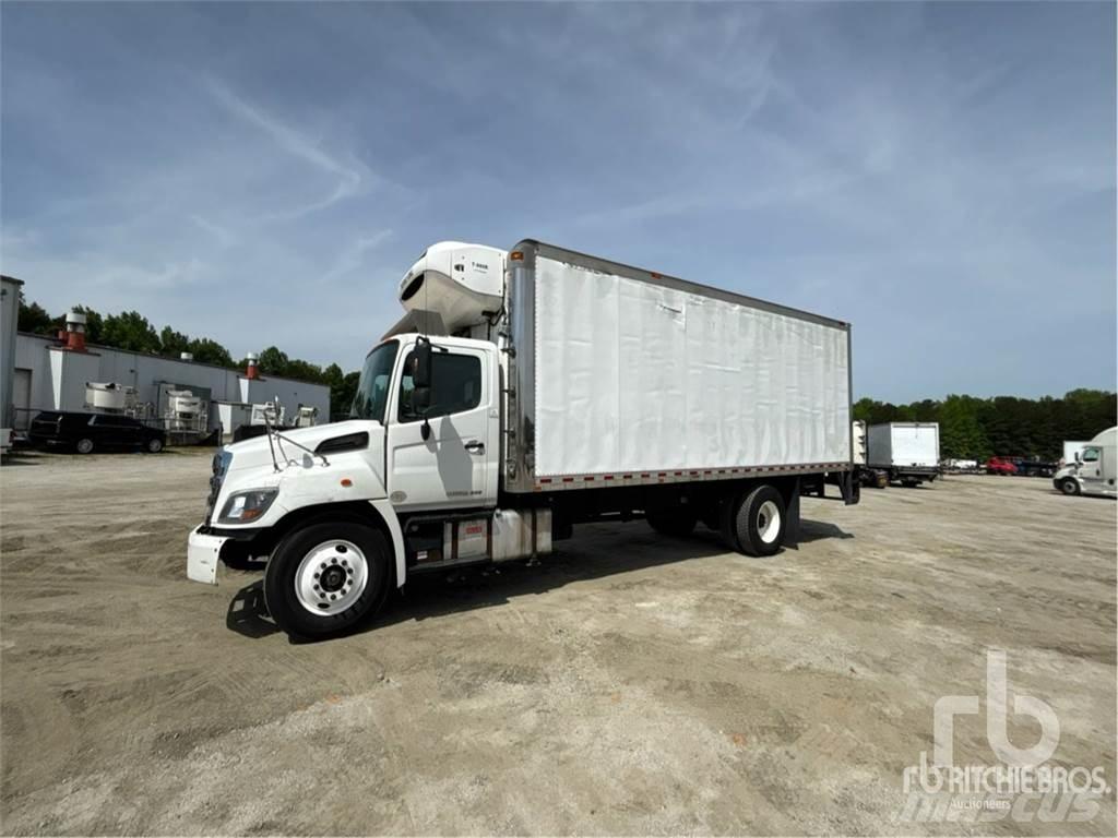 Hino 268 冷藏面包车