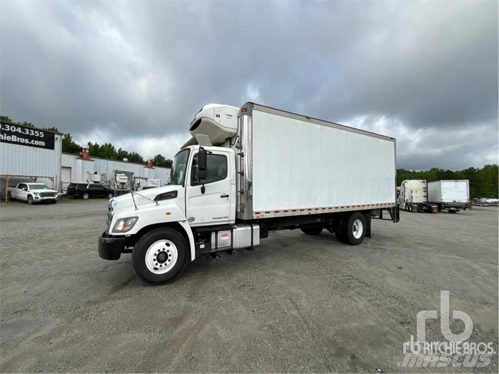 Hino 268 冷藏面包车