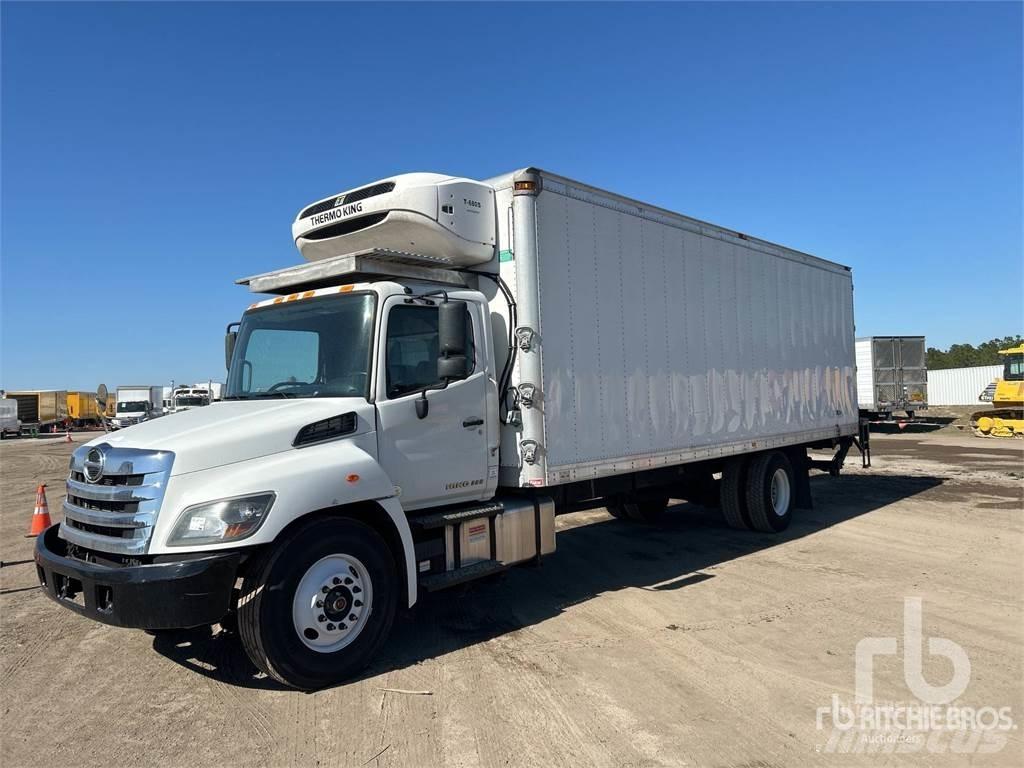 Hino 338 冷藏面包车