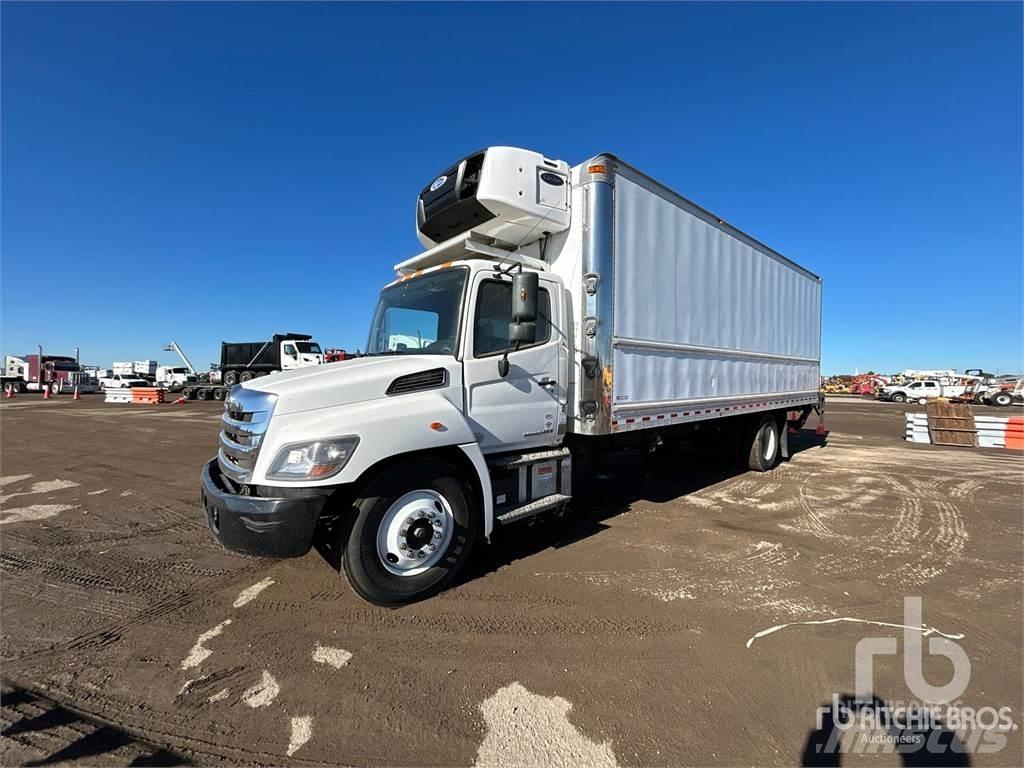 Hino 338 冷藏面包车