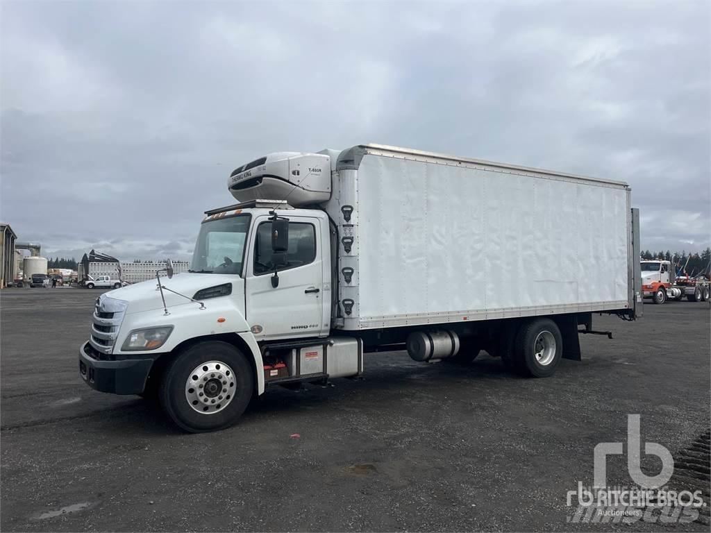 Hino 338 冷藏面包车