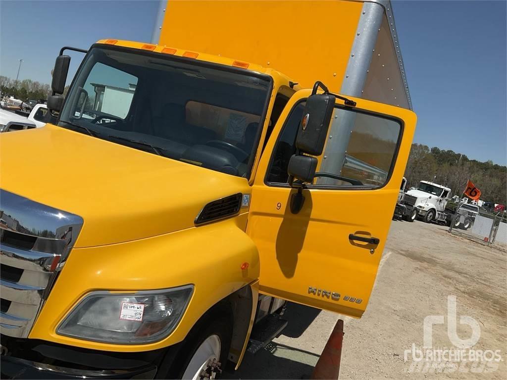 Hino 338 大型面包车