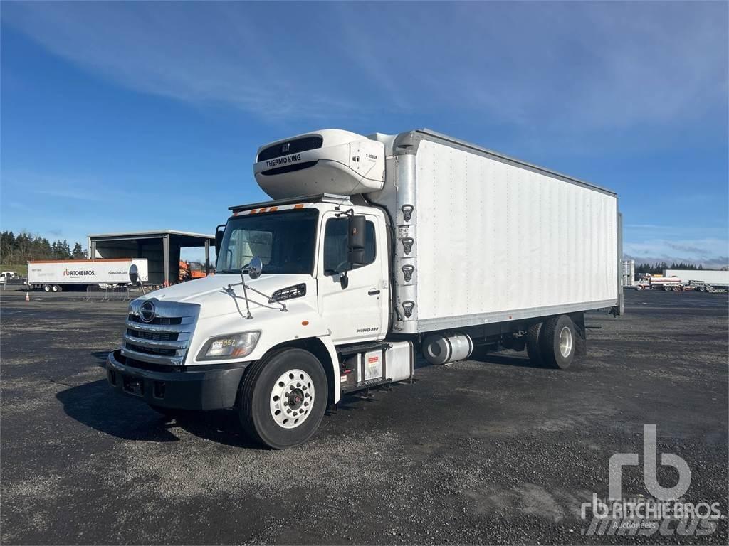 Hino 338 冷藏面包车