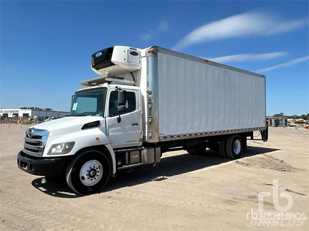 Hino 338 冷藏面包车