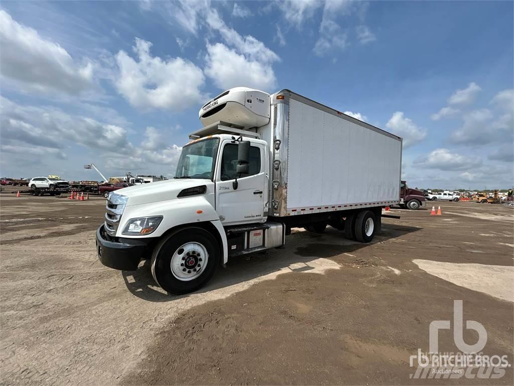 Hino 338 冷藏面包车