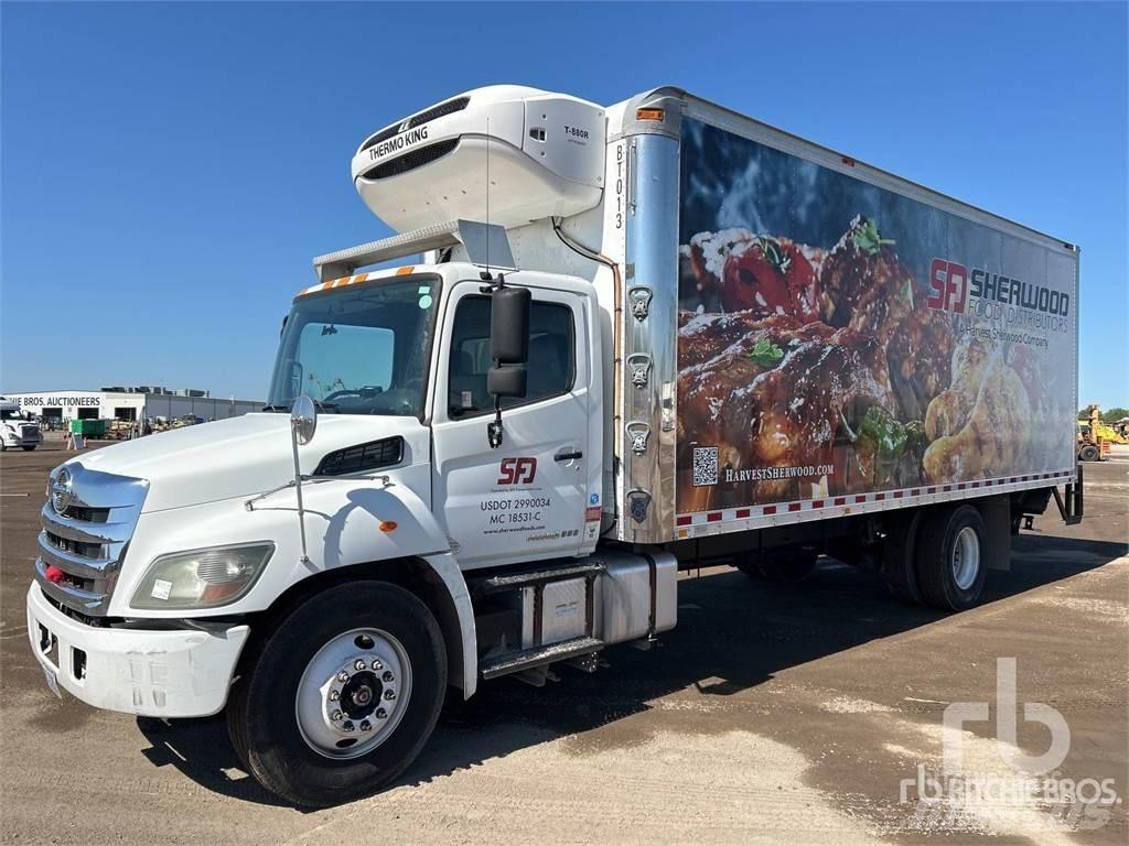 Hino 338 冷藏面包车