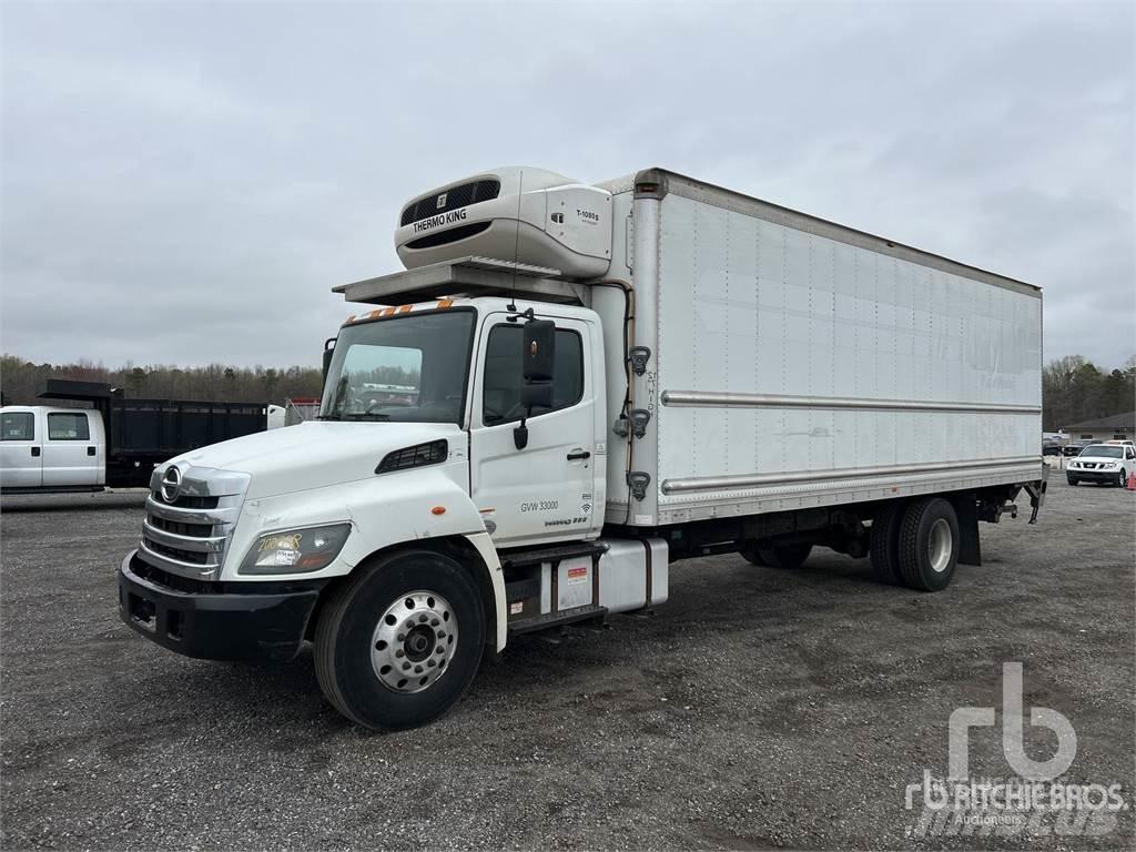 Hino 338 冷藏面包车