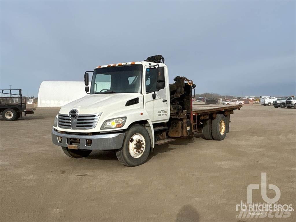 Hino 338 起重车