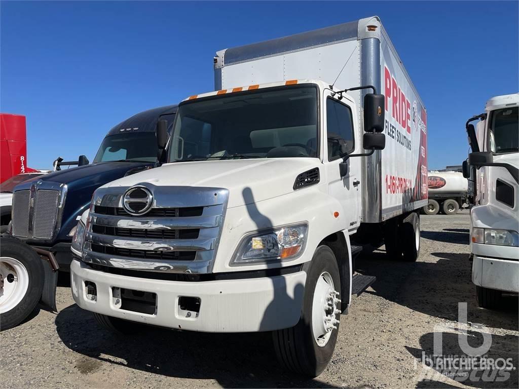 Hino 338 大型面包车