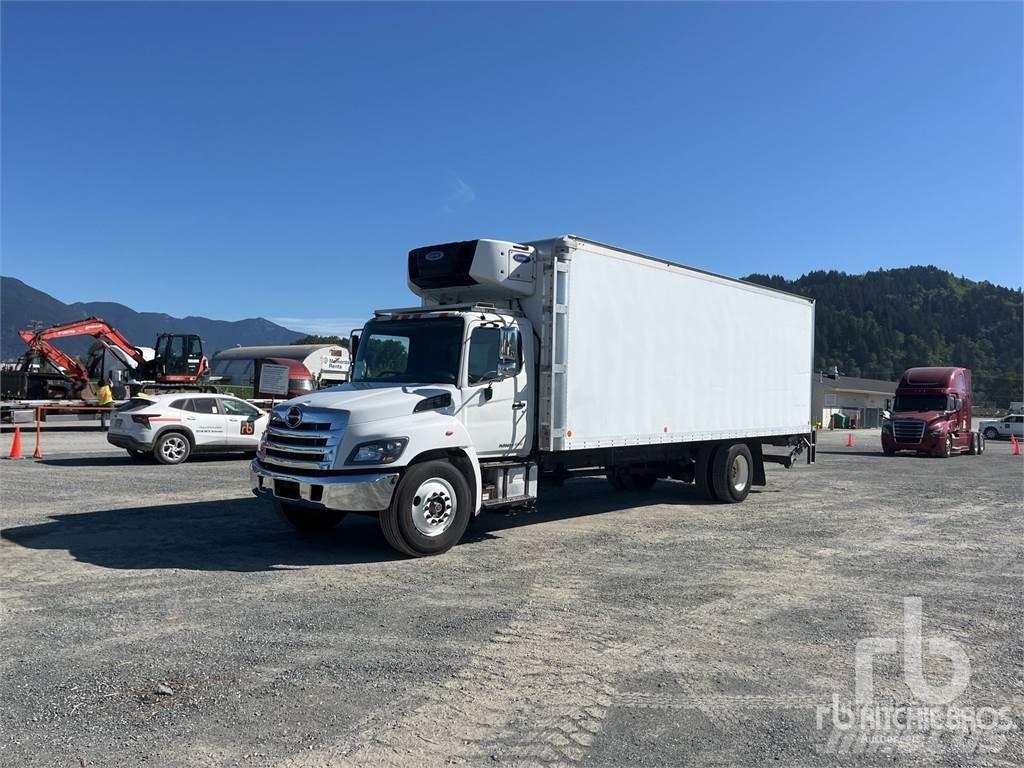 Hino 338 冷藏面包车
