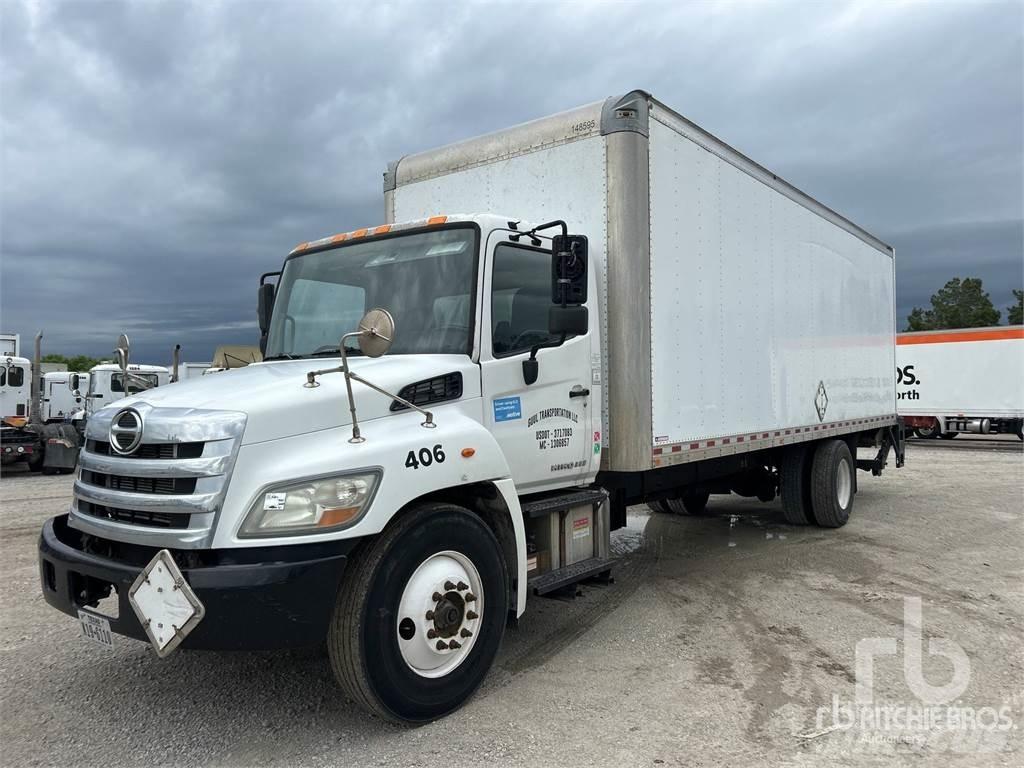 Hino 338 大型面包车