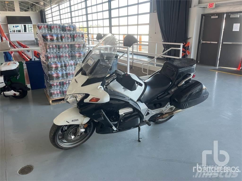 Honda ST1300 汽车