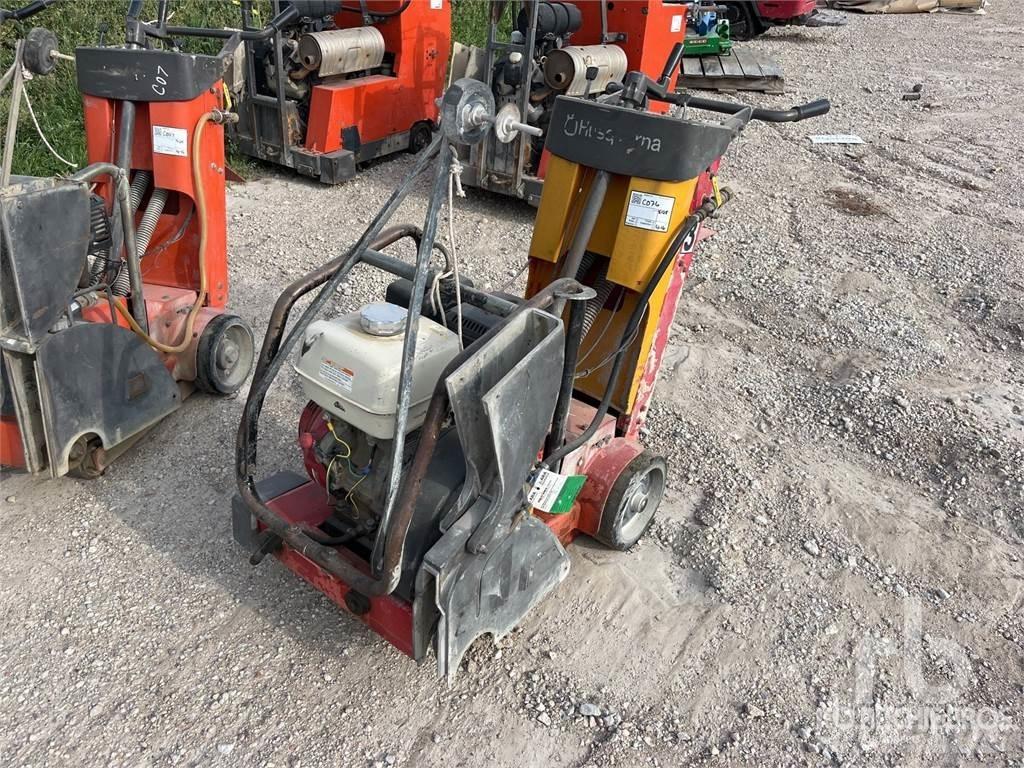 Husqvarna FS513 沥青碎石同步封层车