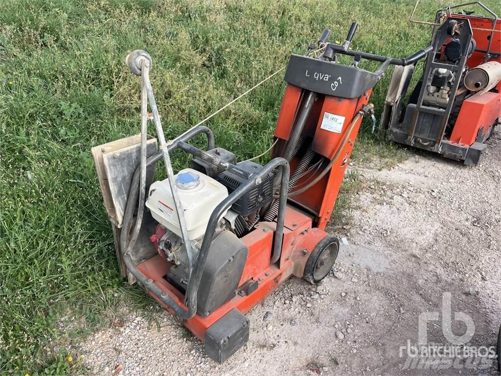 Husqvarna FS513 沥青碎石同步封层车