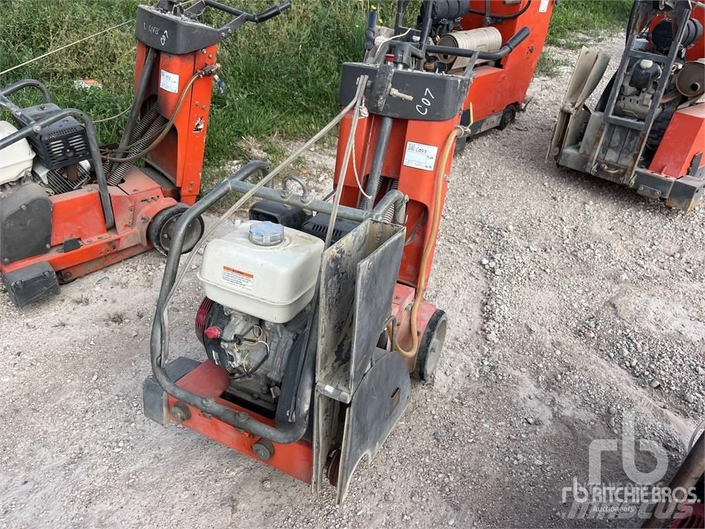 Husqvarna FS513 沥青碎石同步封层车