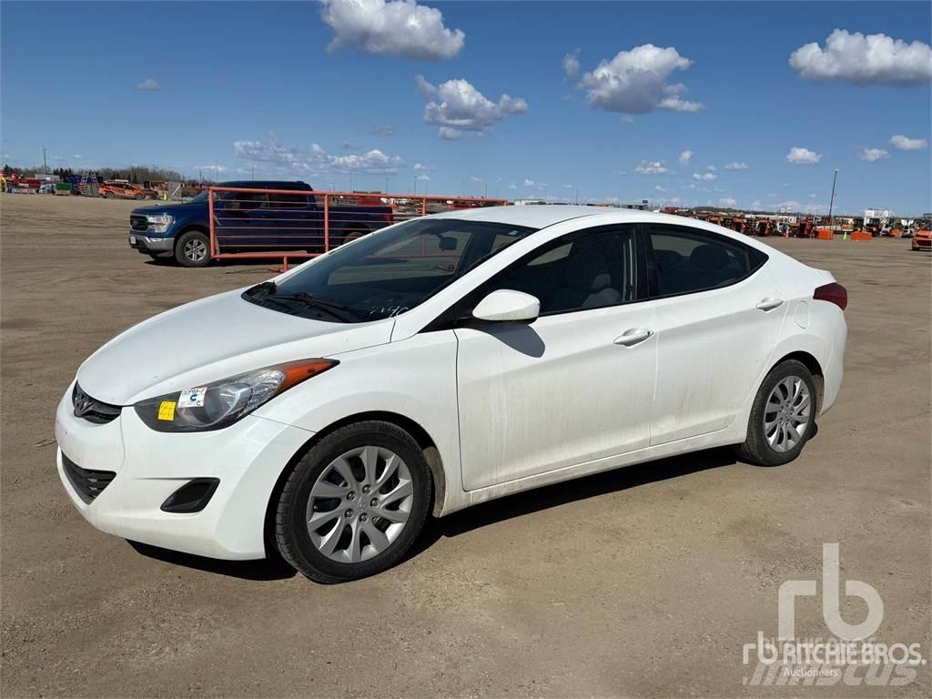 Hyundai ELANTRA 汽车