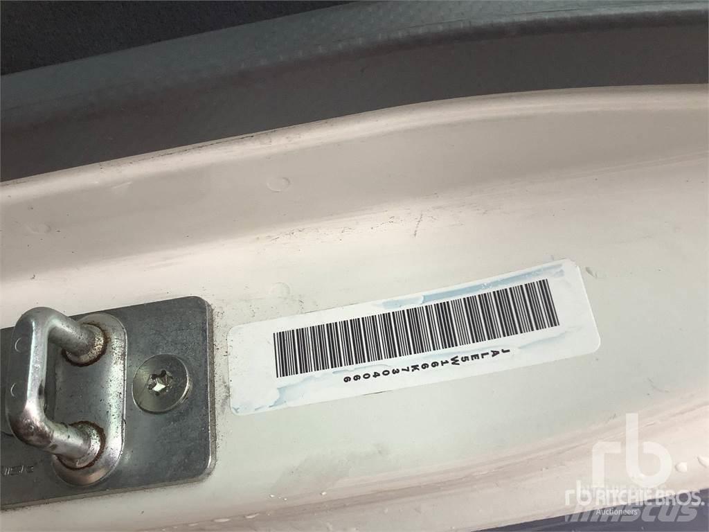 Isuzu NRR 冷藏面包车