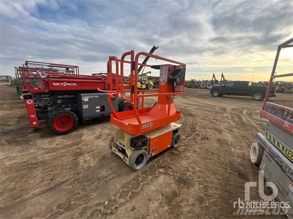 JLG 1230ES 曲臂高空工作平台