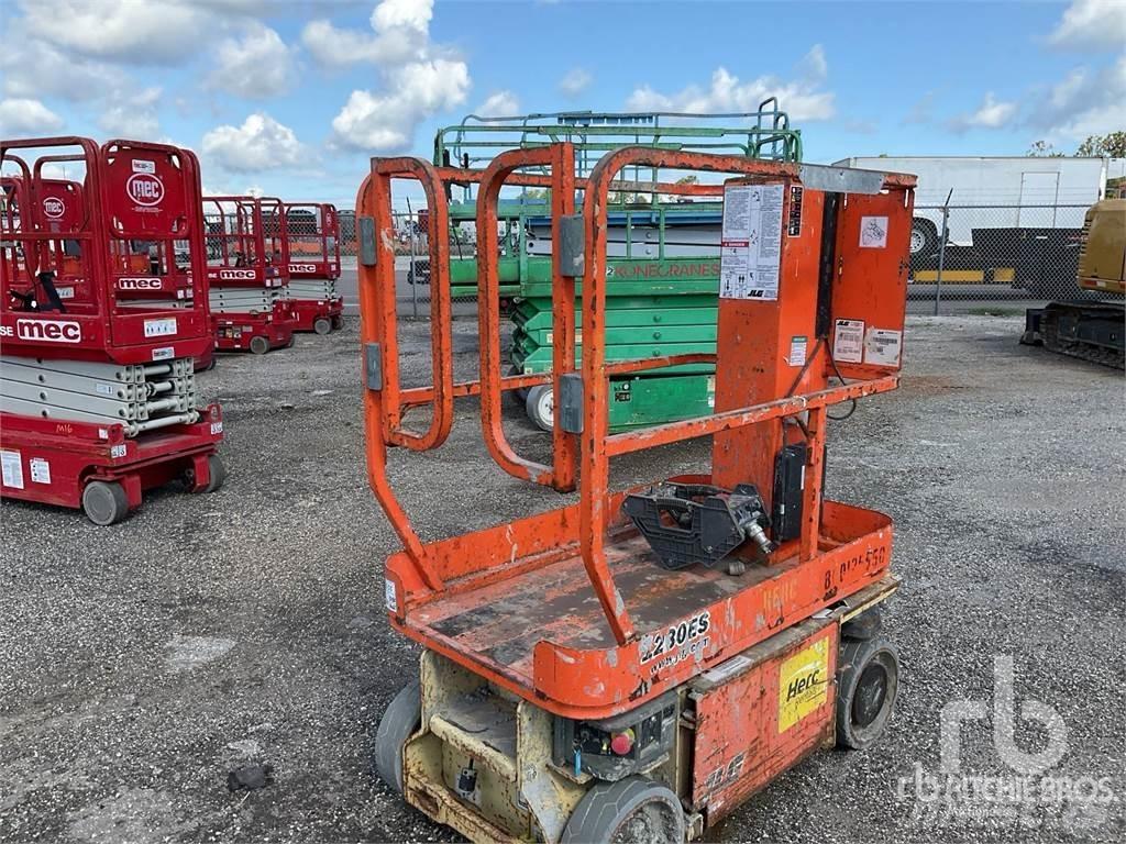 JLG 1230ES 曲臂高空工作平台
