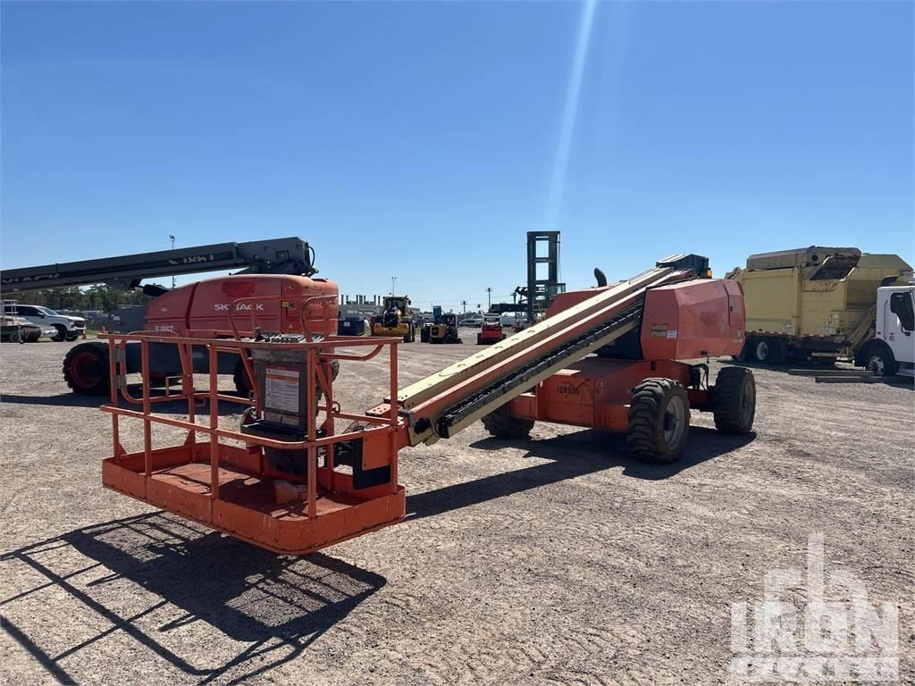 JLG 600S 曲臂高空工作平台
